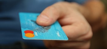Comment faire une opposition sur un chèque ou une carte bancaire ?