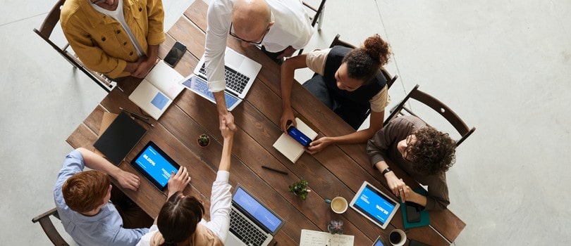 Réunion entre business angel et créateur d'entreprise