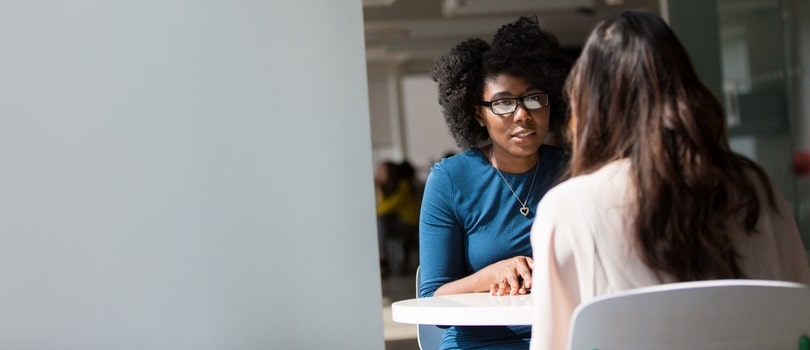 Réponse à une candidature - entretien professionnel entre deux femmes