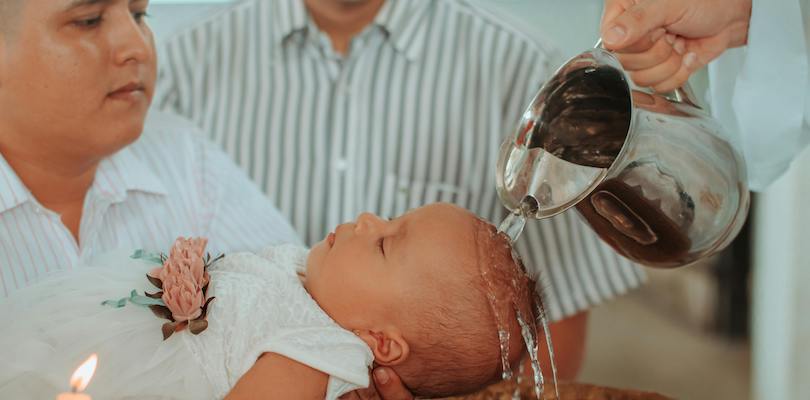 Baptême catholique d'un bébé