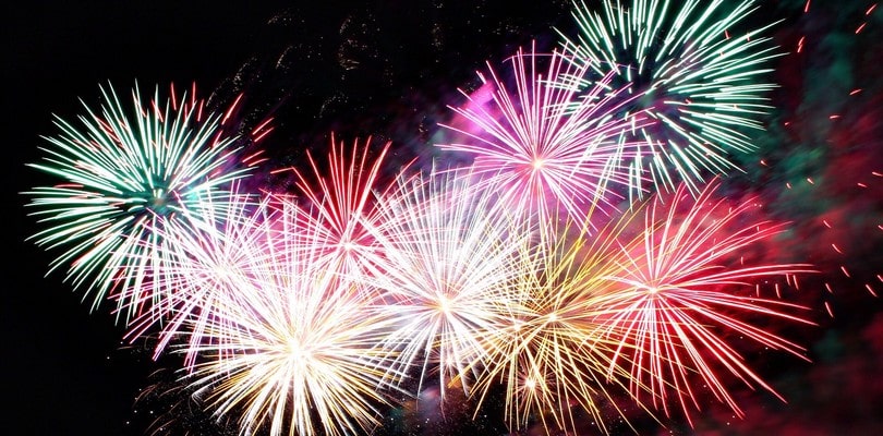 Les voeux professionnels pour souhaiter la bonne année Feu d'artifice pour célébrer la nouvelle année